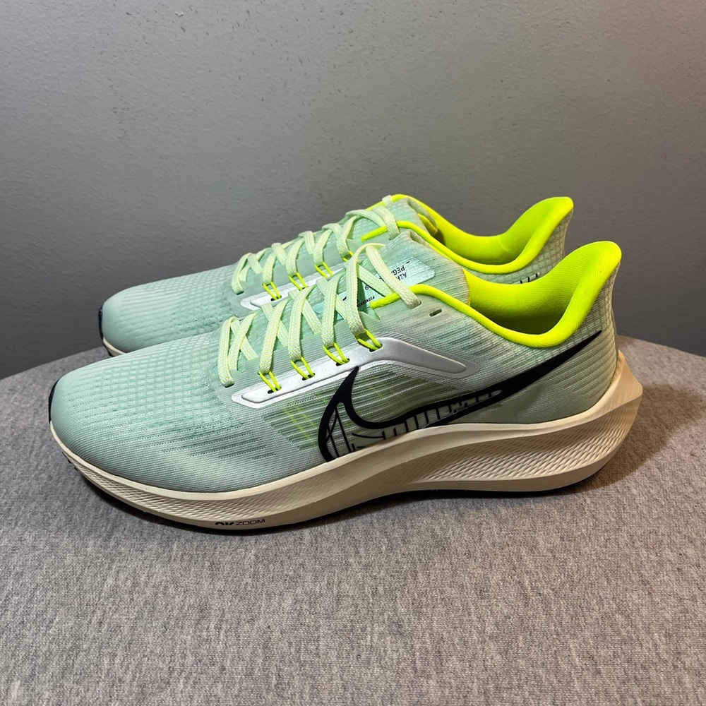 Nike Air Zoom Pegasus 39 Barely Green Running Men's Shoe Size 11 DH4071-301